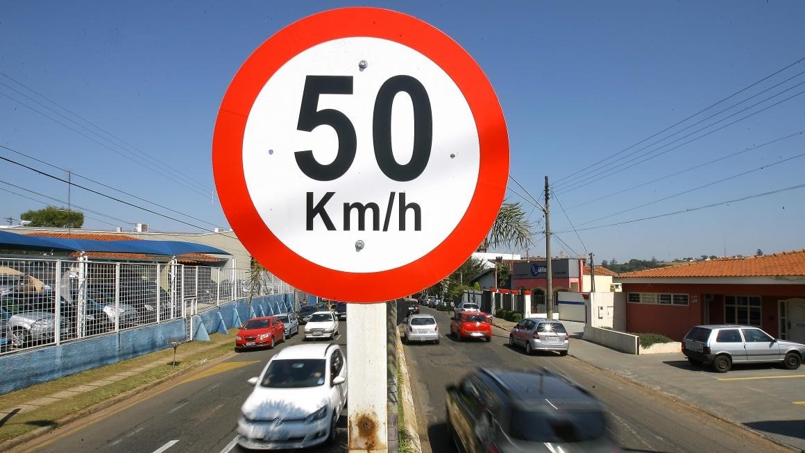 Nova tecnologia vai frear carro que ultrapassar limite de velocidade da via