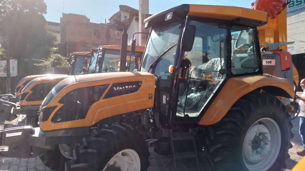 Trator Valtra A800R com cabine 4×4 2026 0km
