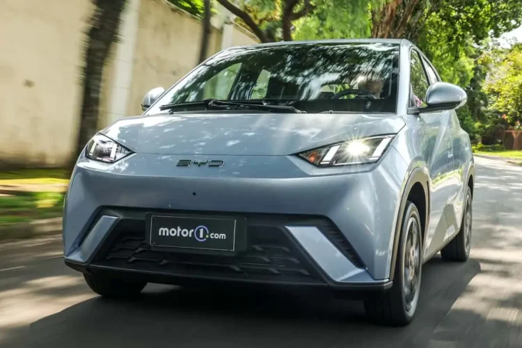 BYD Dolphin Mini já vende como hatch 1.0 e pressiona carros flex